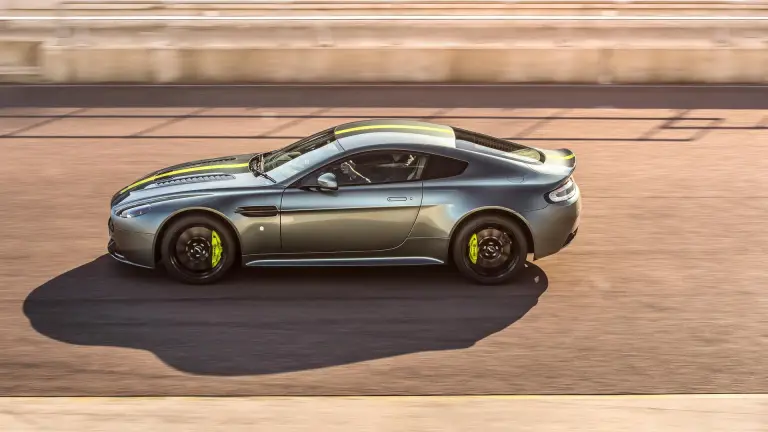 Aston Martin Vantage AMR - 8