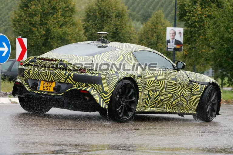 Aston Martin Vantage foto spia 5 Settembre 2017 - 5