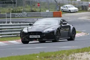 Aston Martin Vantage - foto spia (ottobre 2014) - 2