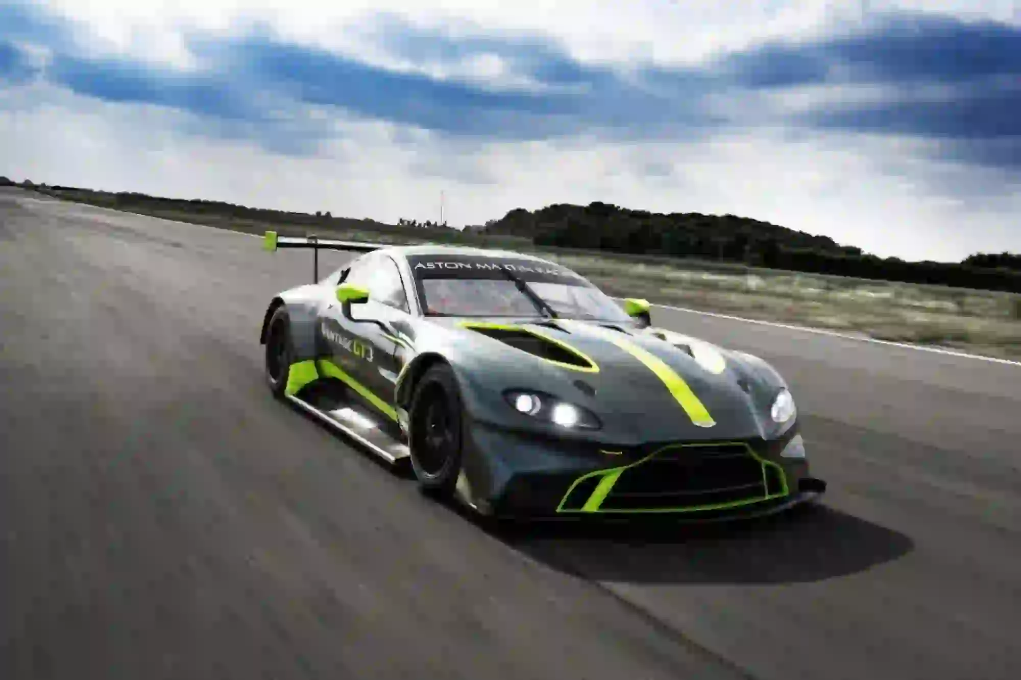 Aston Martin Vantage GT3 e GT4 2018 - 1