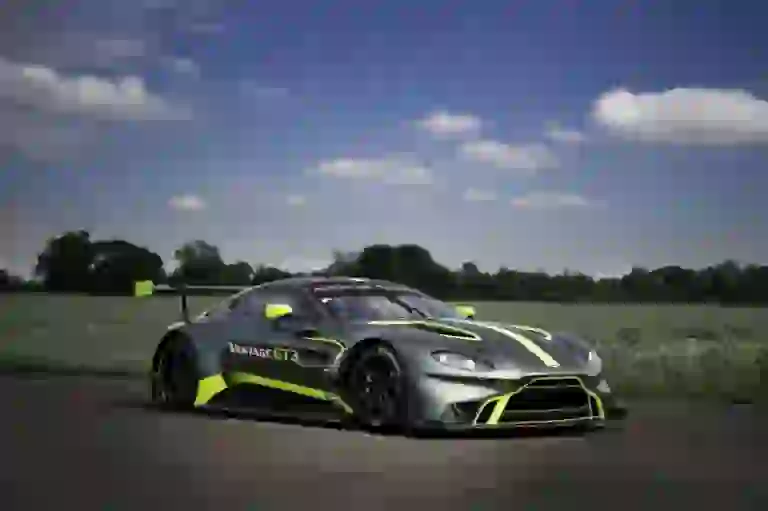 Aston Martin Vantage GT3 e GT4 2018 - 5