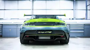 Aston Martin Vantage GT8 - 11