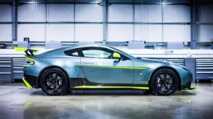 Aston Martin Vantage GT8