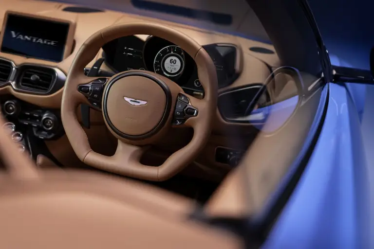 Aston Martin Vantage Roadster - 10