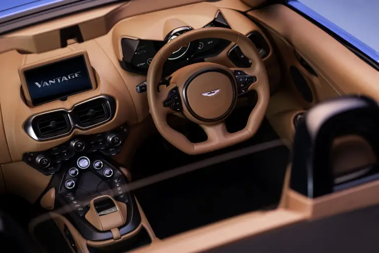 Aston Martin Vantage Roadster - 12