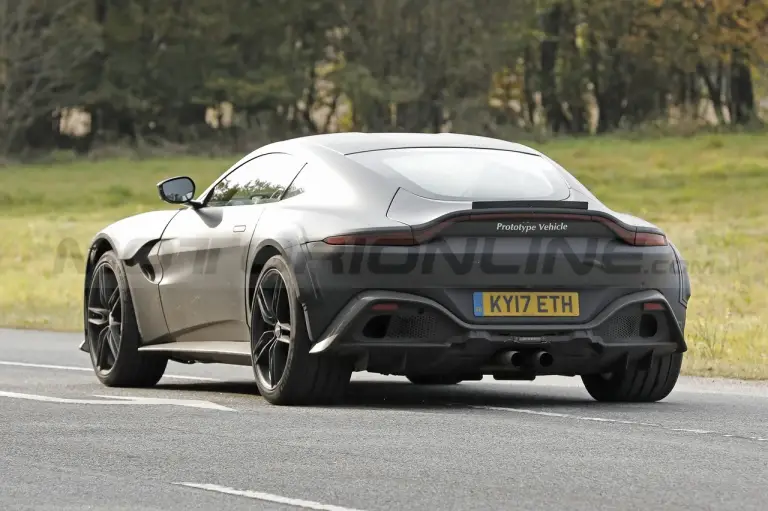 Aston Martin Vantage RS - Foto Spia 05-01-2022 - 18