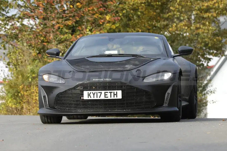 Aston Martin Vantage RS - Foto Spia 05-01-2022 - 20