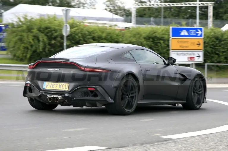 Aston Martin Vantage RS - Foto Spia 05-01-2022 - 13