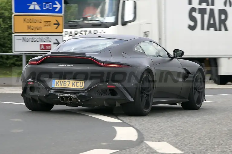 Aston Martin Vantage RS - Foto Spia 05-01-2022 - 16