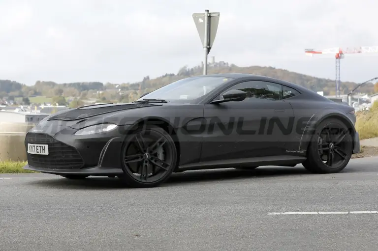 Aston Martin Vantage RS - Foto Spia 05-01-2022 - 8