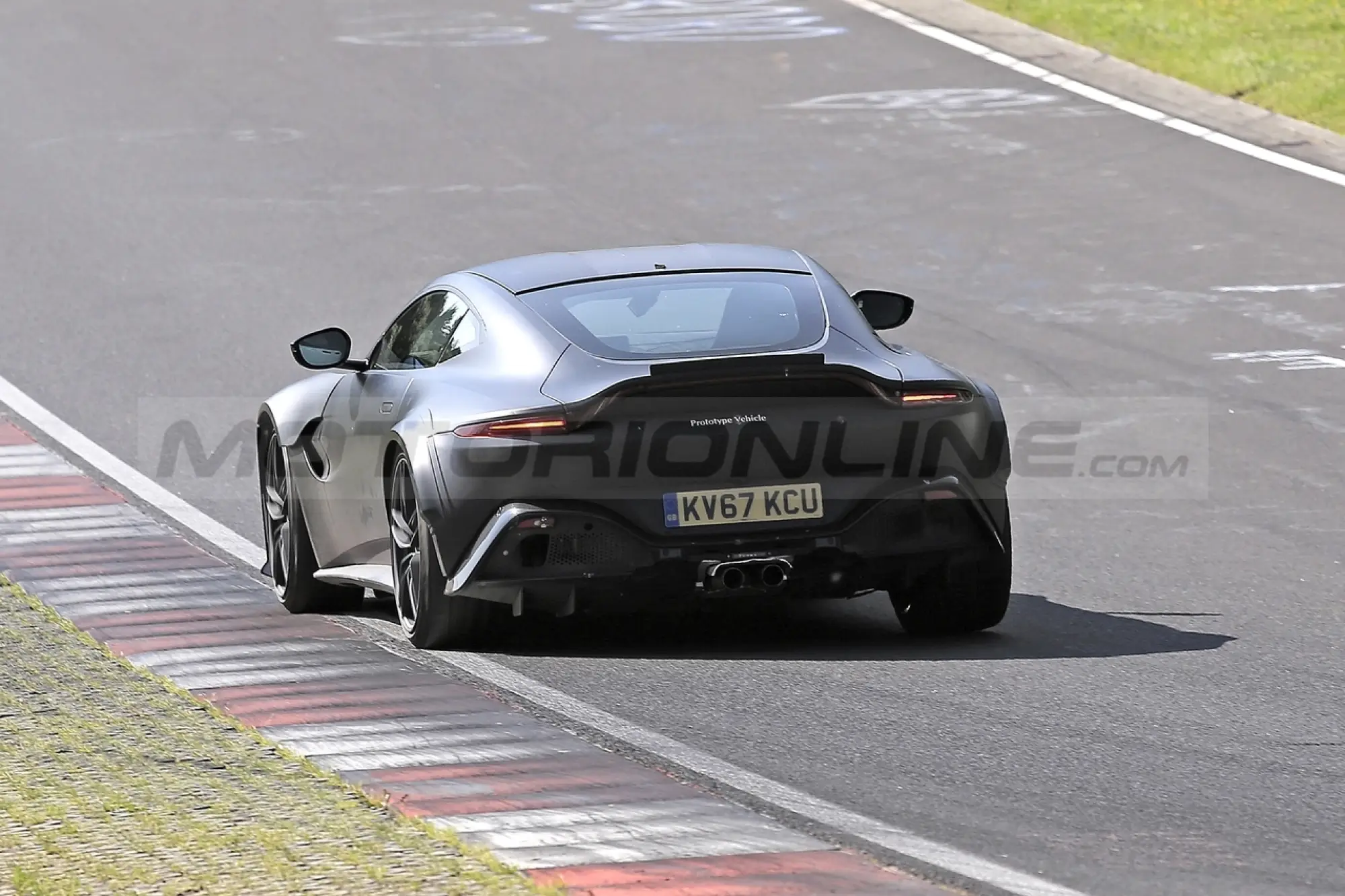 Aston Martin Vantage RS - Foto spia 24-8-2021 - 2