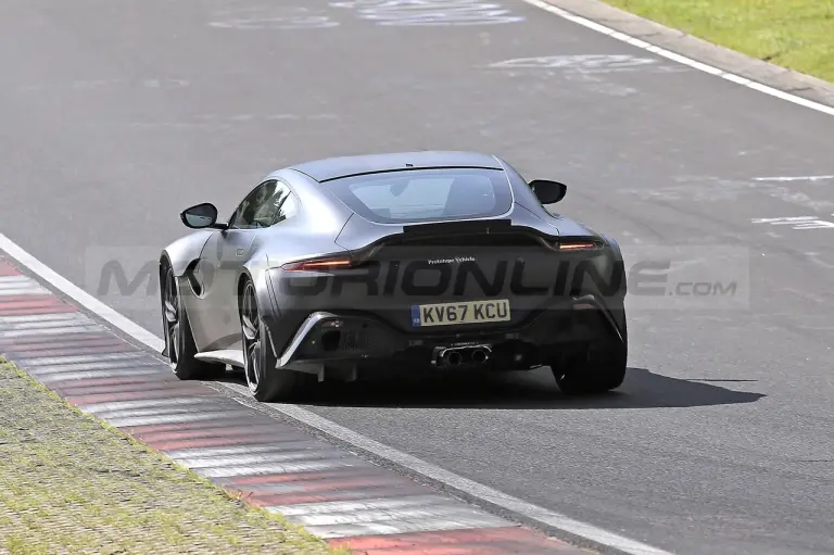 Aston Martin Vantage RS - Foto spia 24-8-2021 - 2