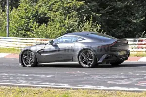 Aston Martin Vantage RS - Foto spia 24-8-2021 - 6