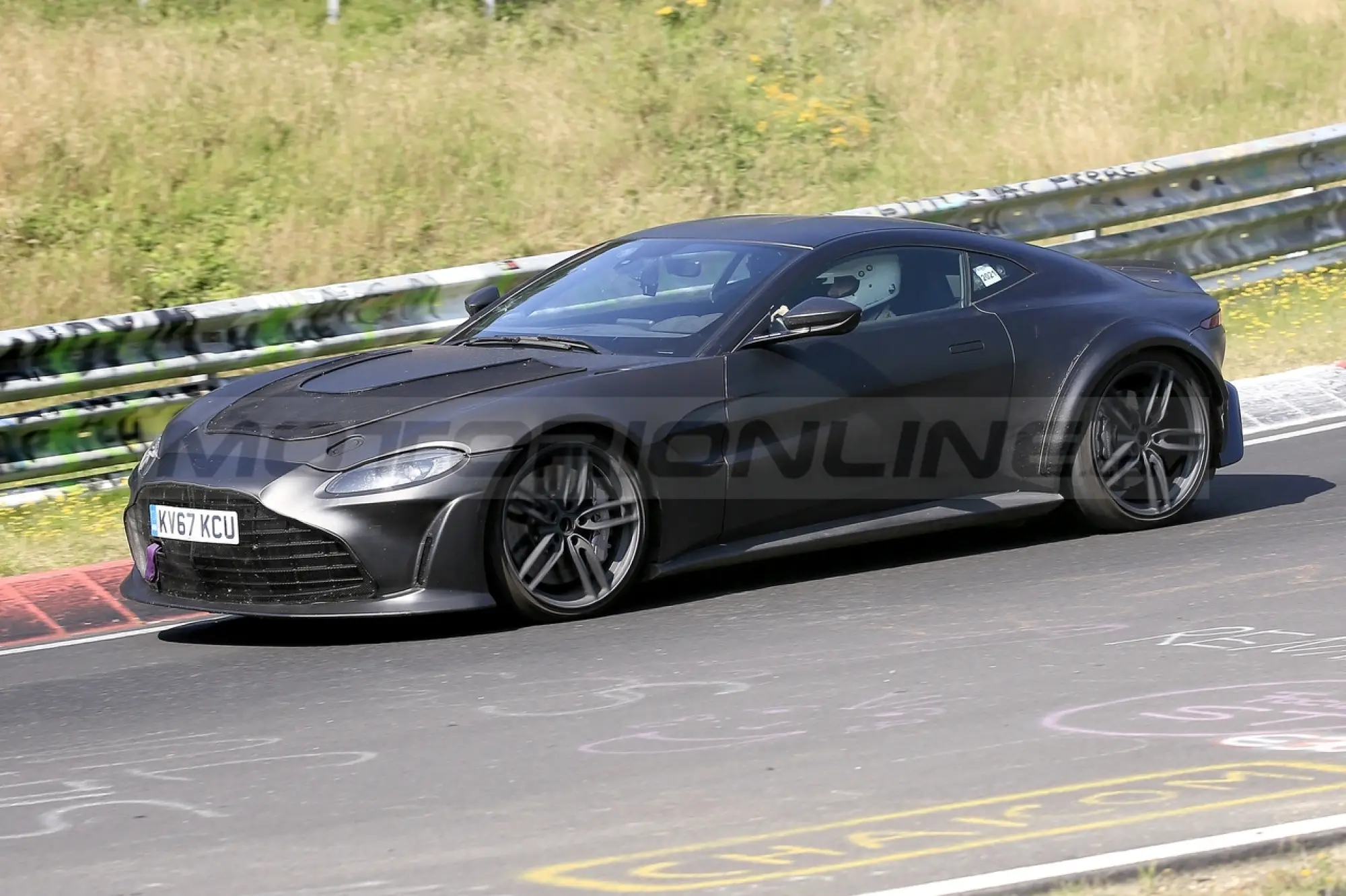 Aston Martin Vantage RS - Foto spia 24-8-2021 - 8