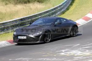 Aston Martin Vantage RS - Foto spia 24-8-2021 - 18