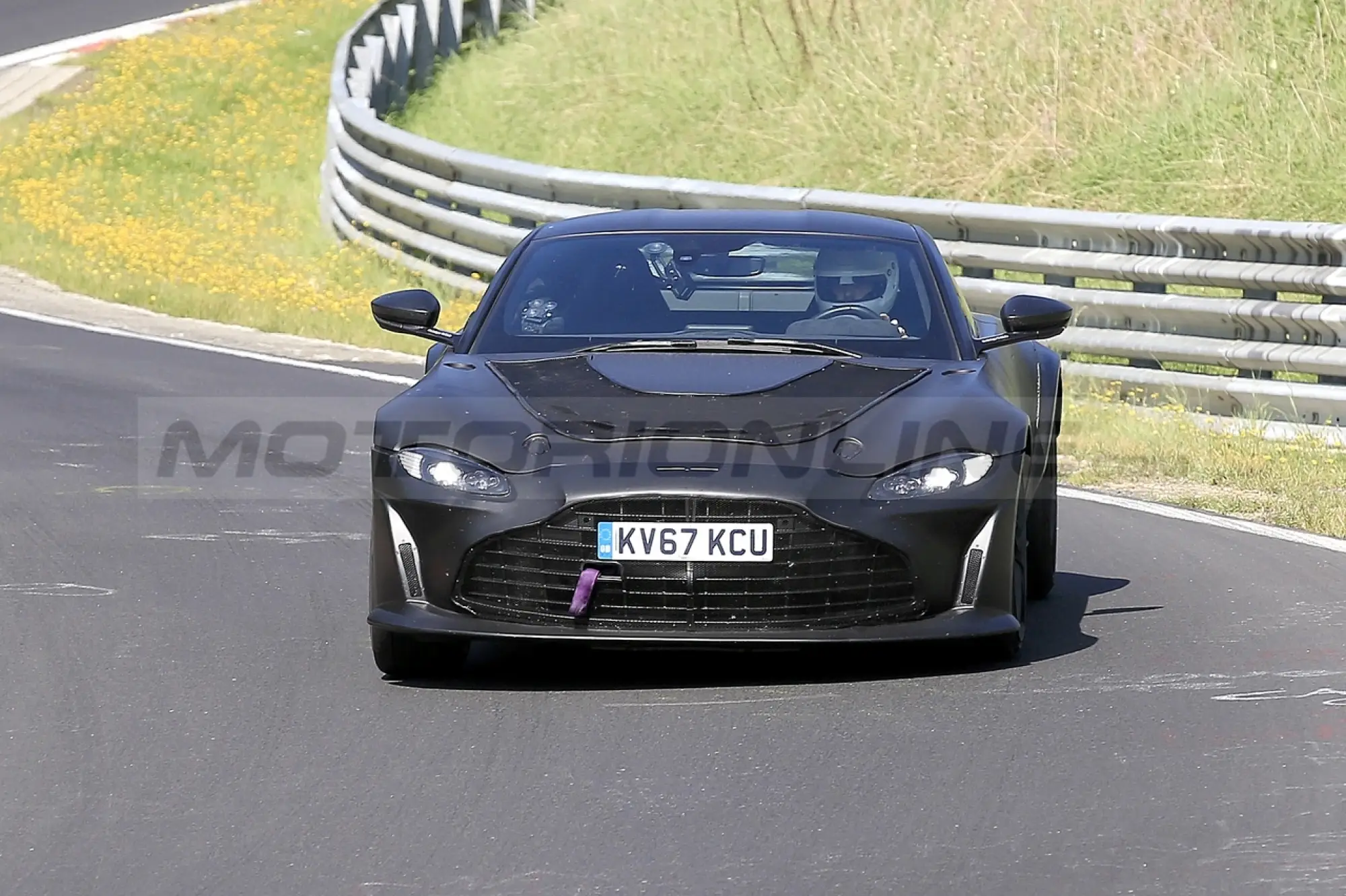 Aston Martin Vantage RS - Foto spia 24-8-2021 - 5