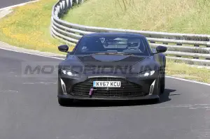 Aston Martin Vantage RS - Foto spia 24-8-2021 - 5