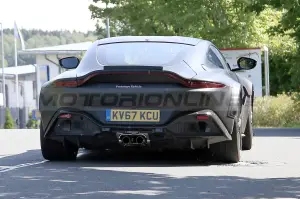 Aston Martin Vantage RS - Foto spia 24-8-2021 - 19