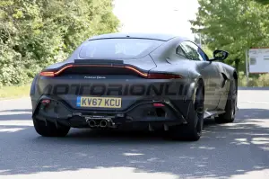 Aston Martin Vantage RS - Foto spia 24-8-2021 - 10