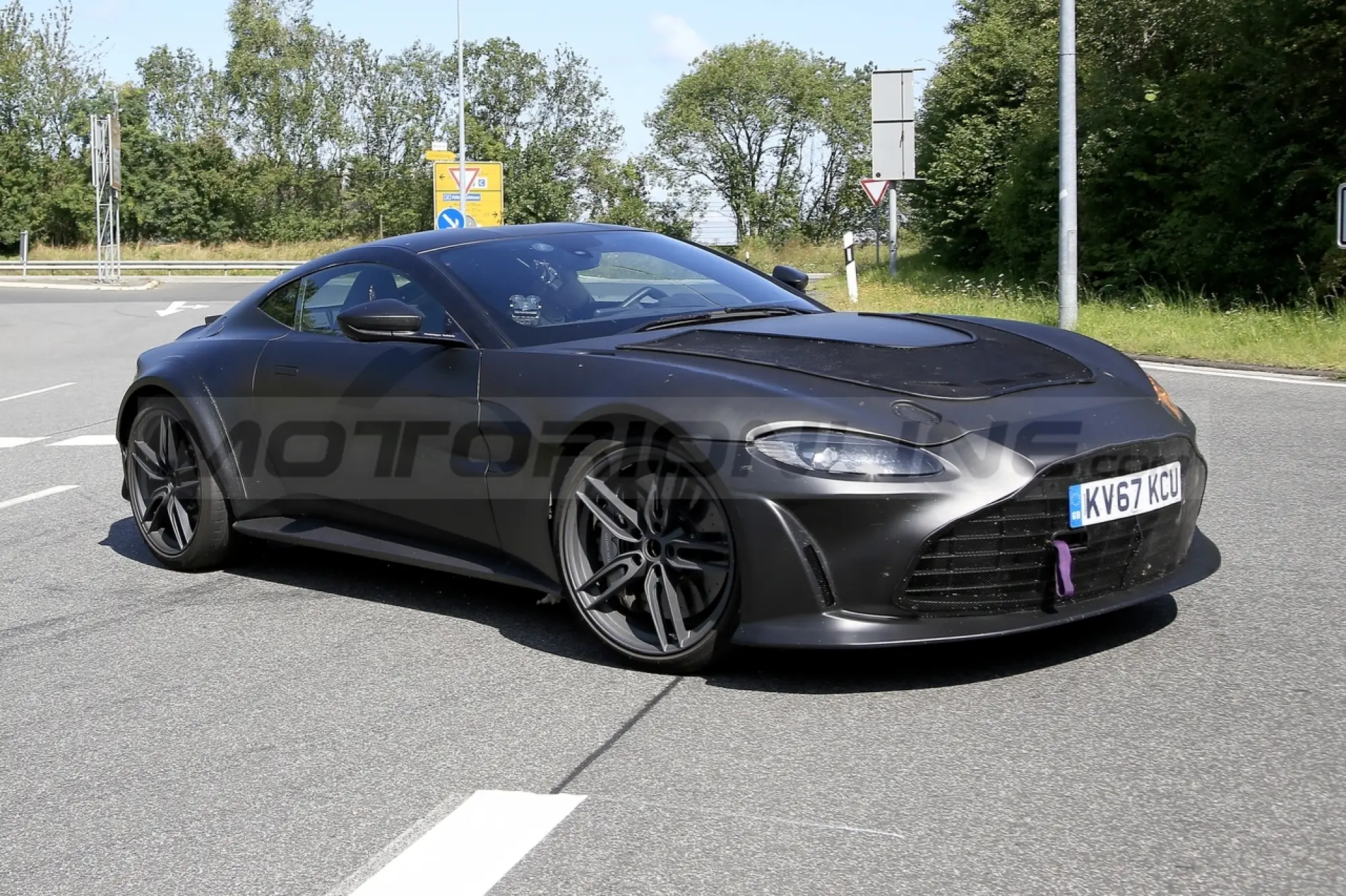 Aston Martin Vantage RS - Foto spia 24-8-2021 - 15