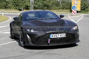 Aston Martin Vantage RS - Foto spia 24-8-2021 - 16