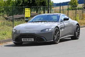 Aston Martin Vantage S foto spia 24 luglio 2018