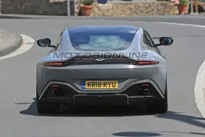 Aston Martin Vantage S foto spia 24 luglio 2018