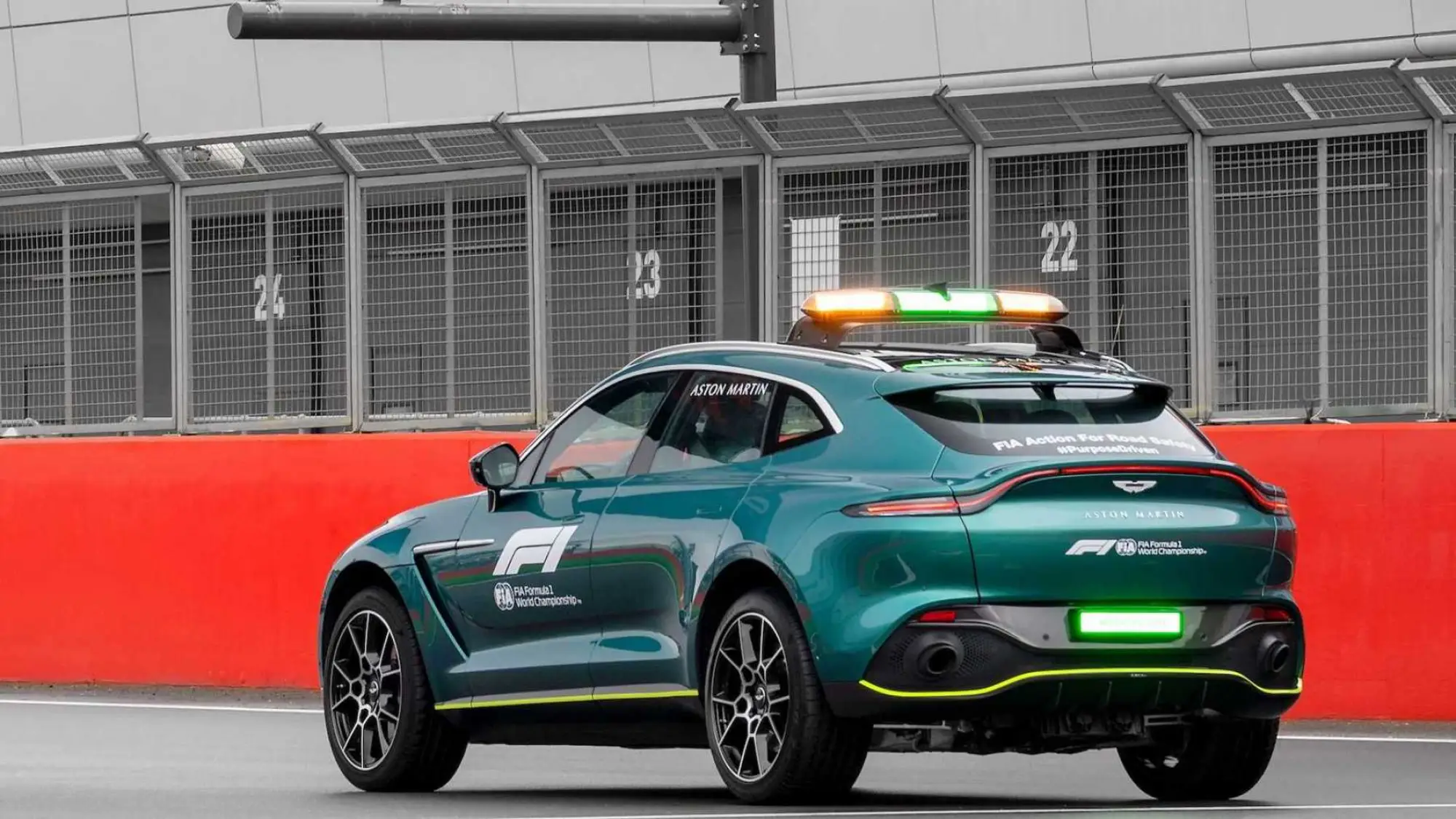 Aston Martin Vantage - Safety Car F1 - 15