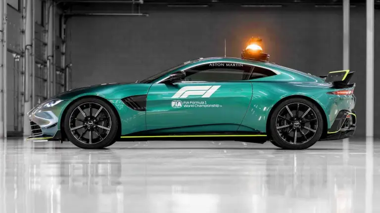 Aston Martin Vantage - Safety Car F1 - 27