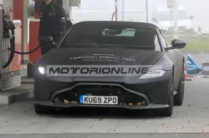 Aston Martin Vantage Volante - Foto spia 11-11-2019 - 1