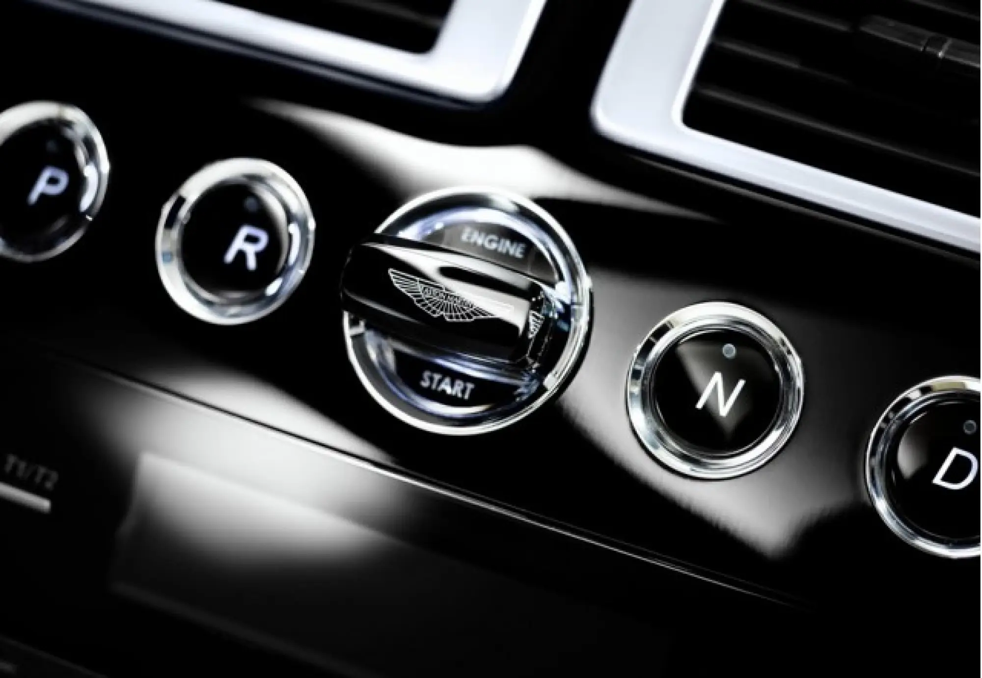 Aston Martin Virage gallery - 16
