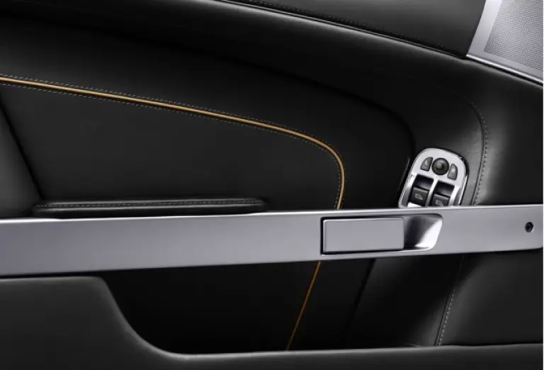 Aston Martin Virage gallery - 18