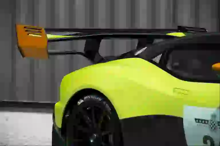 Aston Martin Vulcan AMR Pro - 10