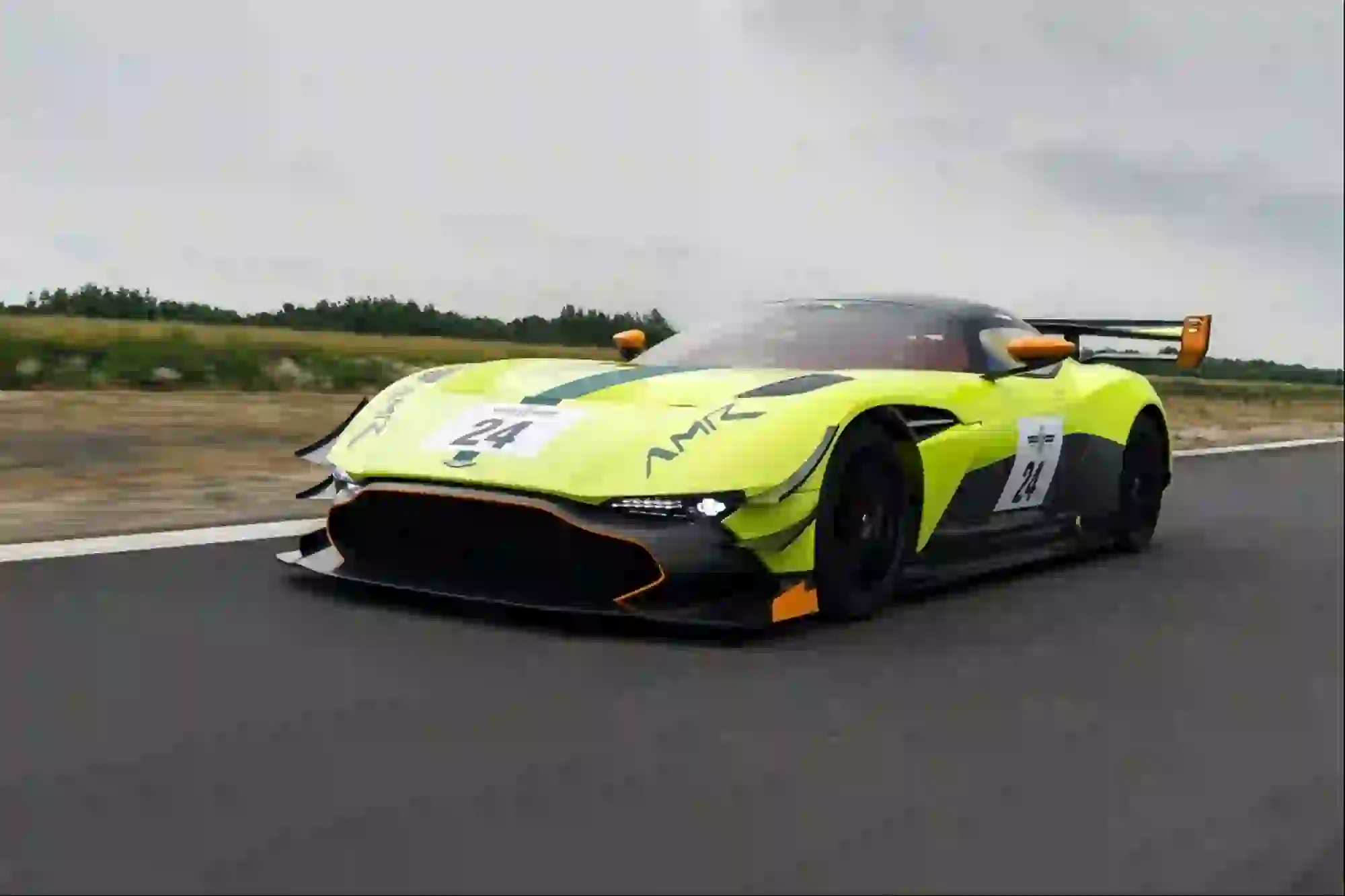 Aston Martin Vulcan AMR Pro - 9