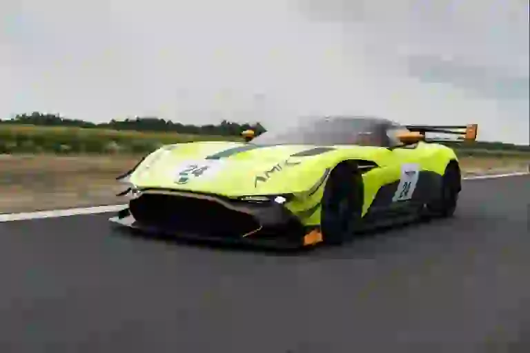 Aston Martin Vulcan AMR Pro - 9