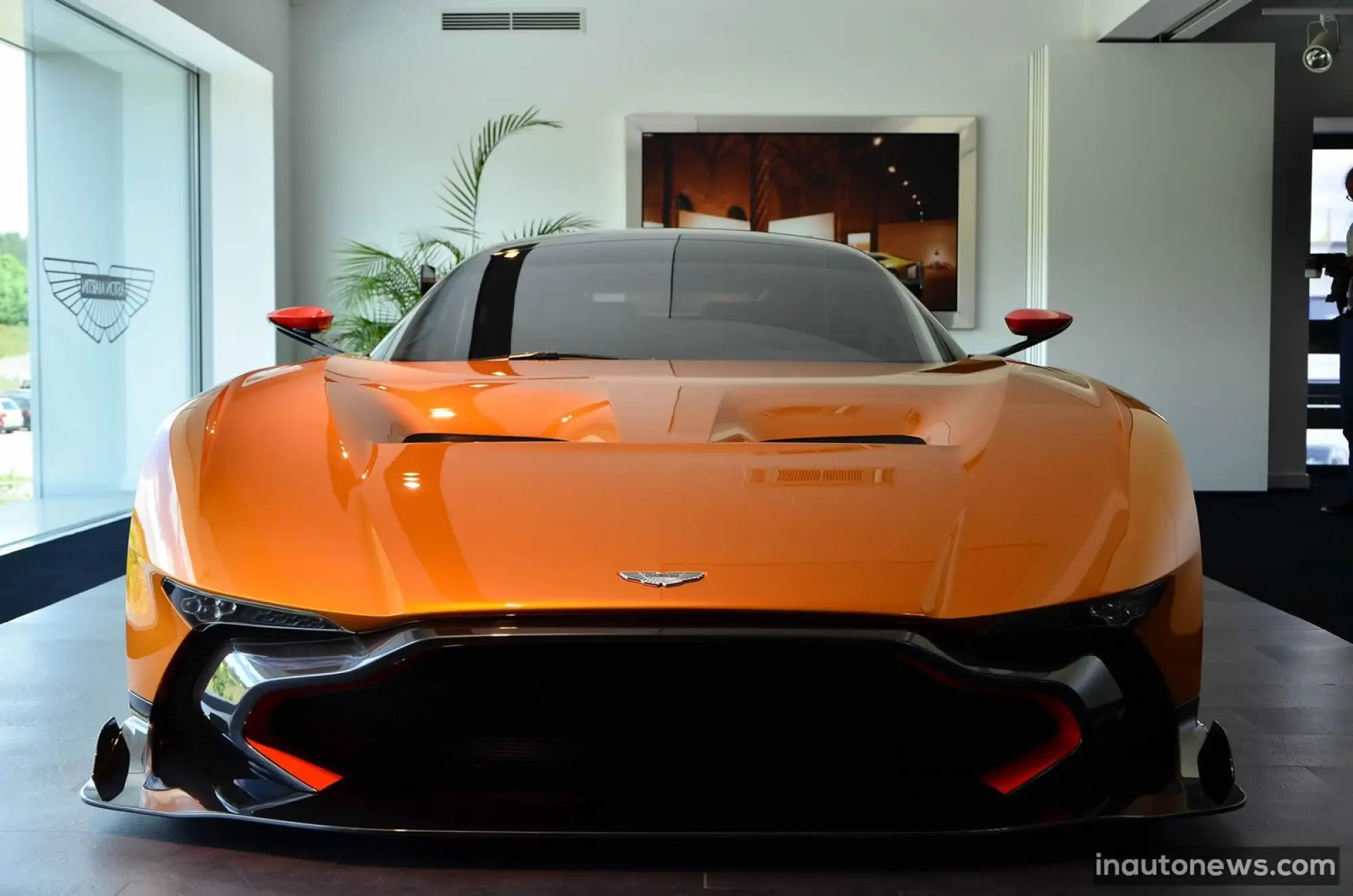 Aston Martin Vulcan arancione brillante - 3
