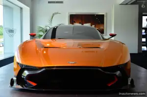 Aston Martin Vulcan arancione brillante