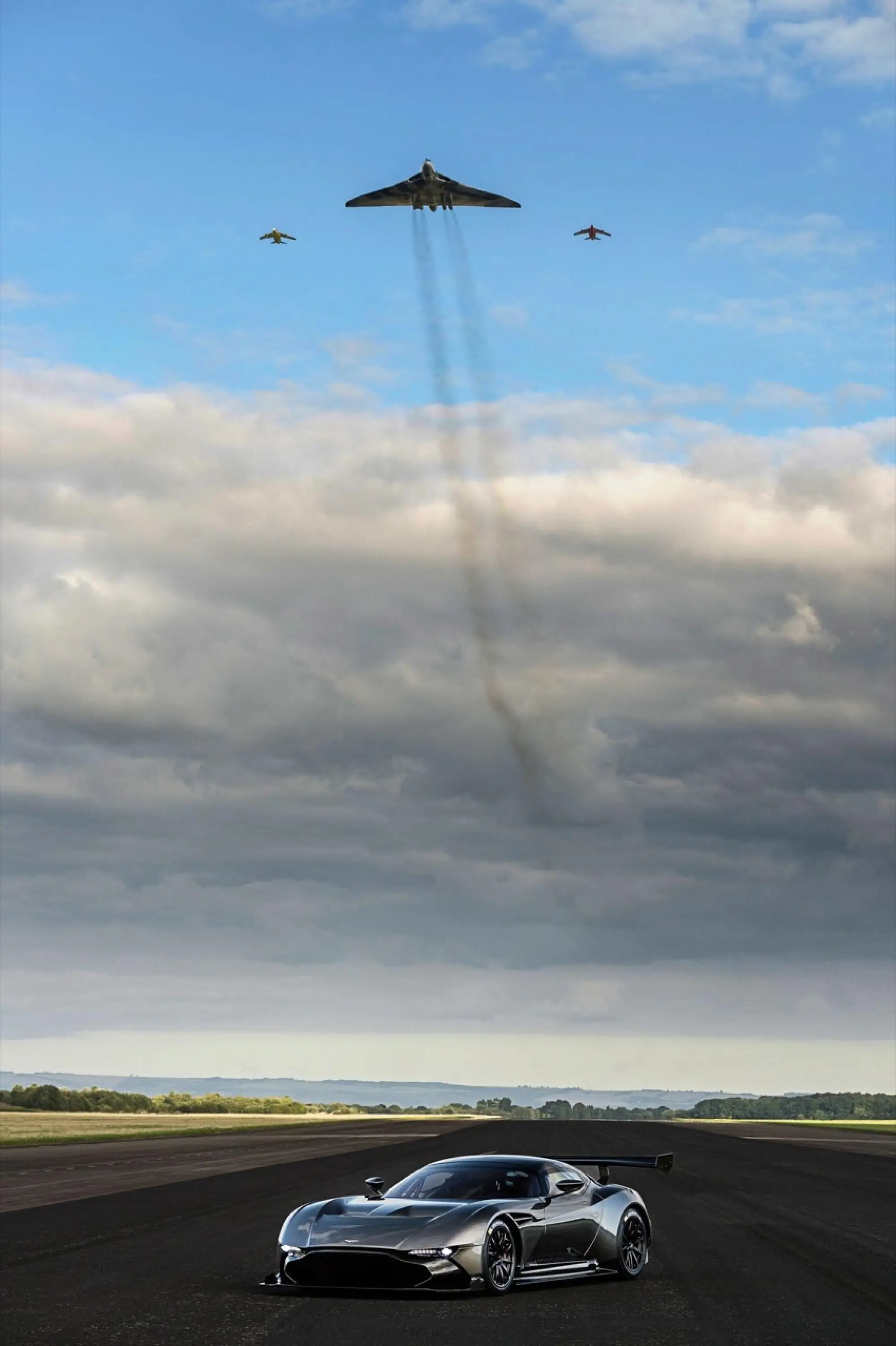 Aston Martin Vulcan e Avro Vulcan - 2