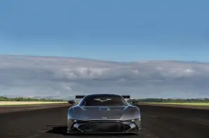 Aston Martin Vulcan e Avro Vulcan - 5