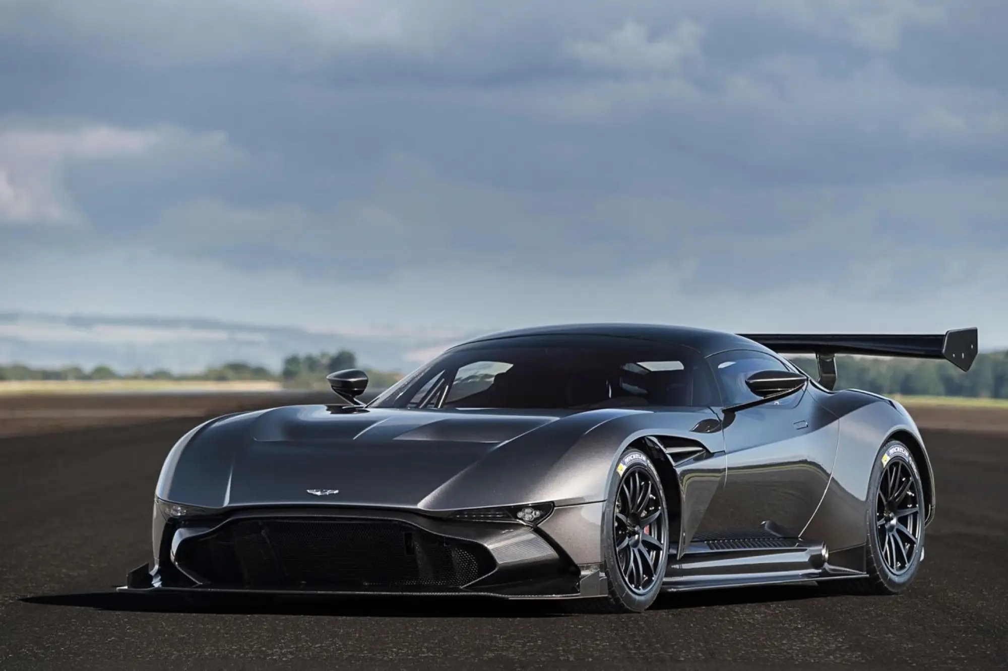 Aston Martin Vulcan e Avro Vulcan - 7