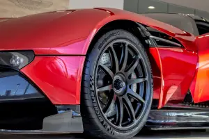 Aston Martin Vulcan rossa - 14