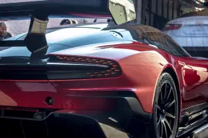 Aston Martin Vulcan rossa