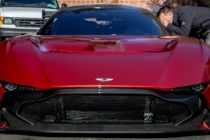 Aston Martin Vulcan rossa