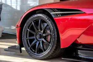 Aston Martin Vulcan rossa