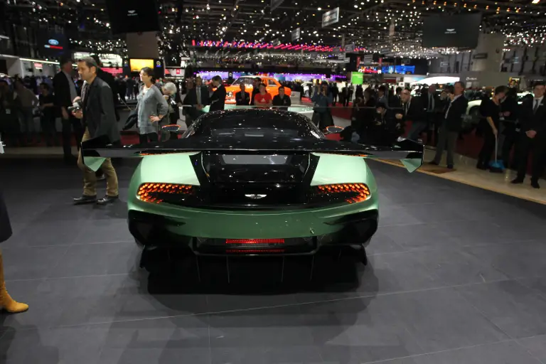 Aston Martin Vulcan - Salone di Ginevra 2015 - 3