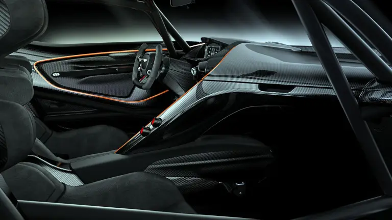 Aston Martin Vulcan  - 7