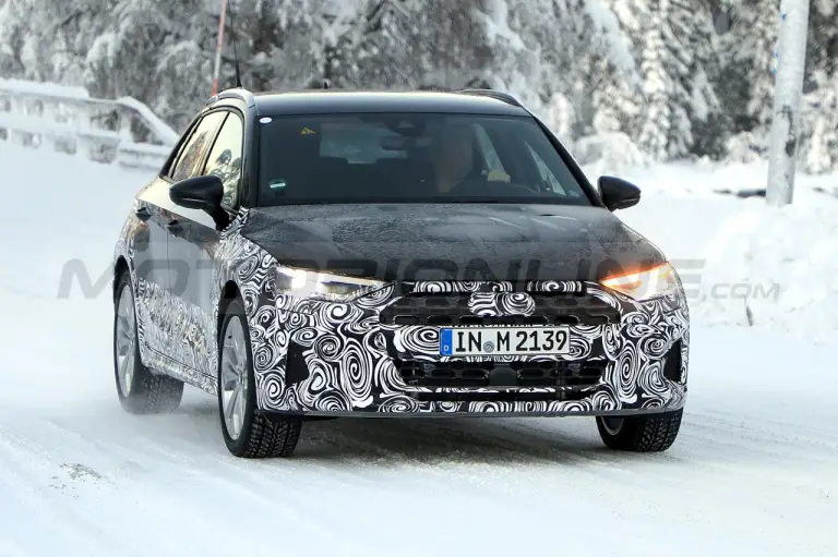 Audi A3 Allroad - Foto Spia 14-12-2021 - 1