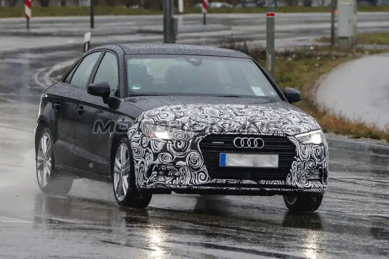 Audi A3 berlina facelift - Foto spia 11-12-2015 - 1
