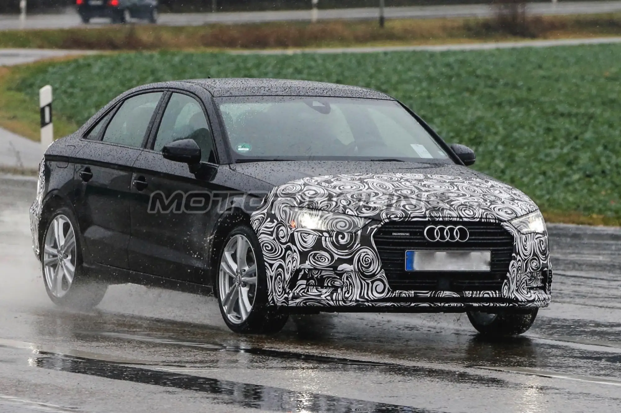 Audi A3 berlina facelift - Foto spia 11-12-2015 - 2