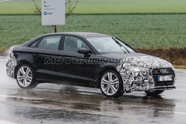 Audi A3 berlina facelift - Foto spia 11-12-2015 - 4